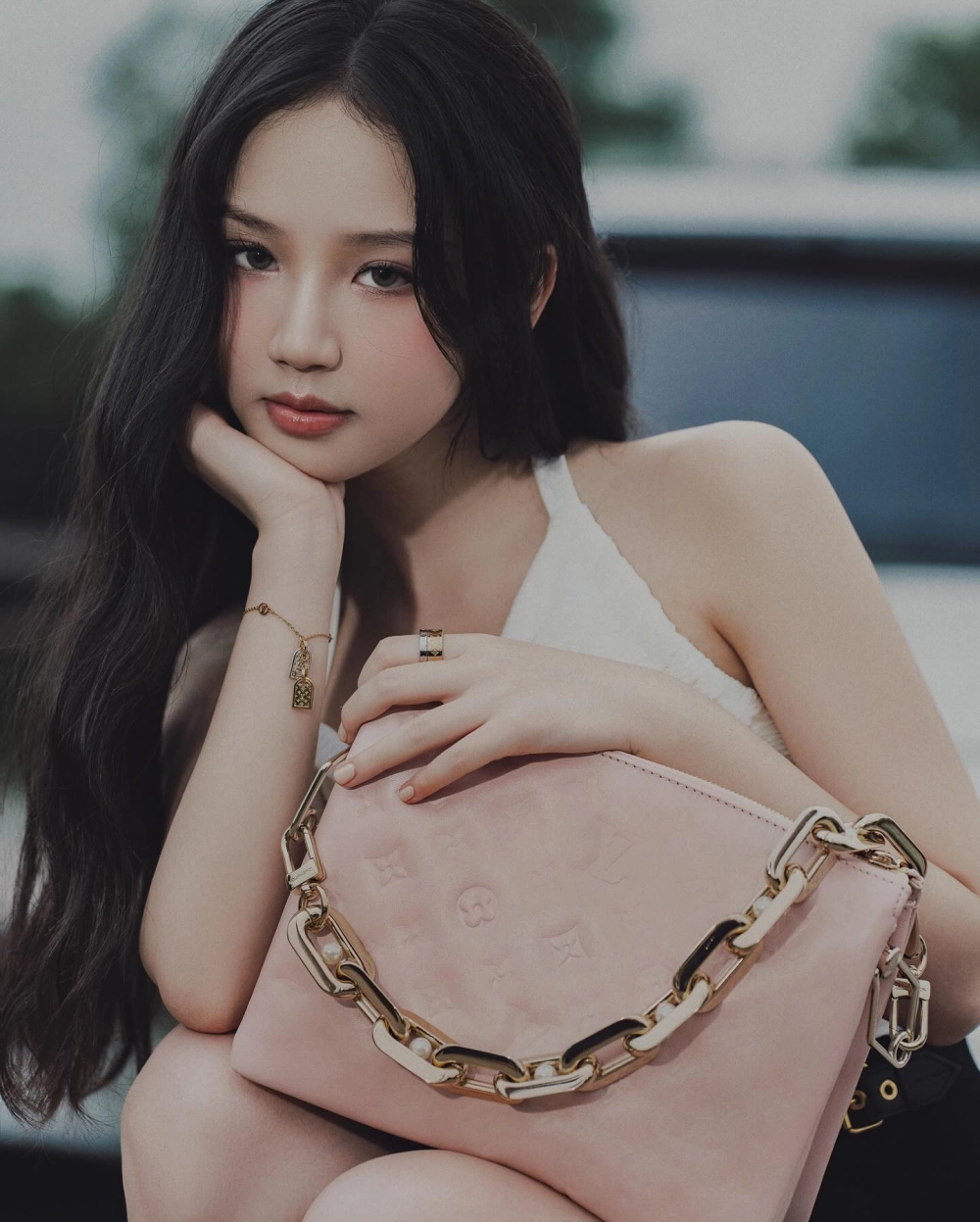 Visual lung linh từ MV trái đất ôm mặt trời Amee