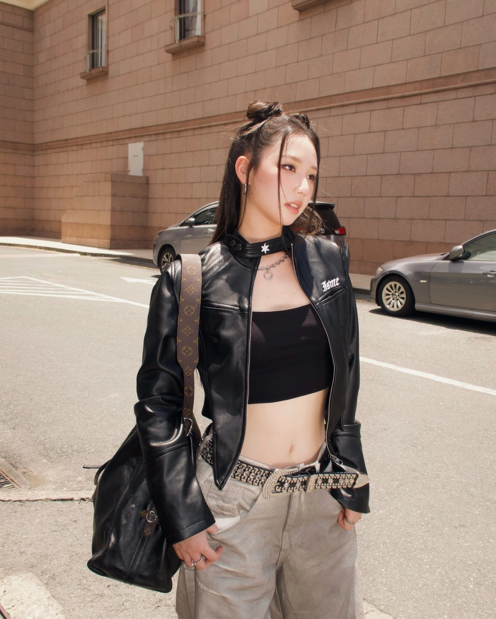 Khoảnh khắc trầm lắng trong cuộc gọi lúc nửa đêm Amee lyrics