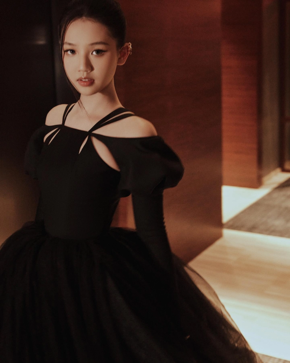 Tạo hình phù hợp với không khí bài hát Amee lyrics