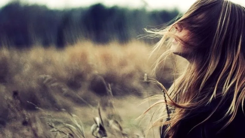 Chia sẻ avatar buồn nữ đầy tâm trạng