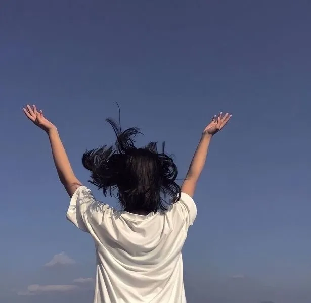 Chia sẻ tóc ngắn chụp sau lưng cá tính