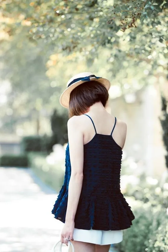 Khám phá chụp sau lưng tóc ngắn cá tính