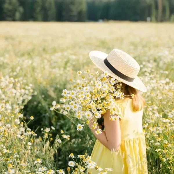 Chọn ngay ảnh cô gái buồn quay lưng trắng đen nghệ thuật