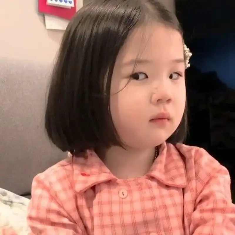 Cười rạng rỡ với meme em bé lườm bá đạo nhất