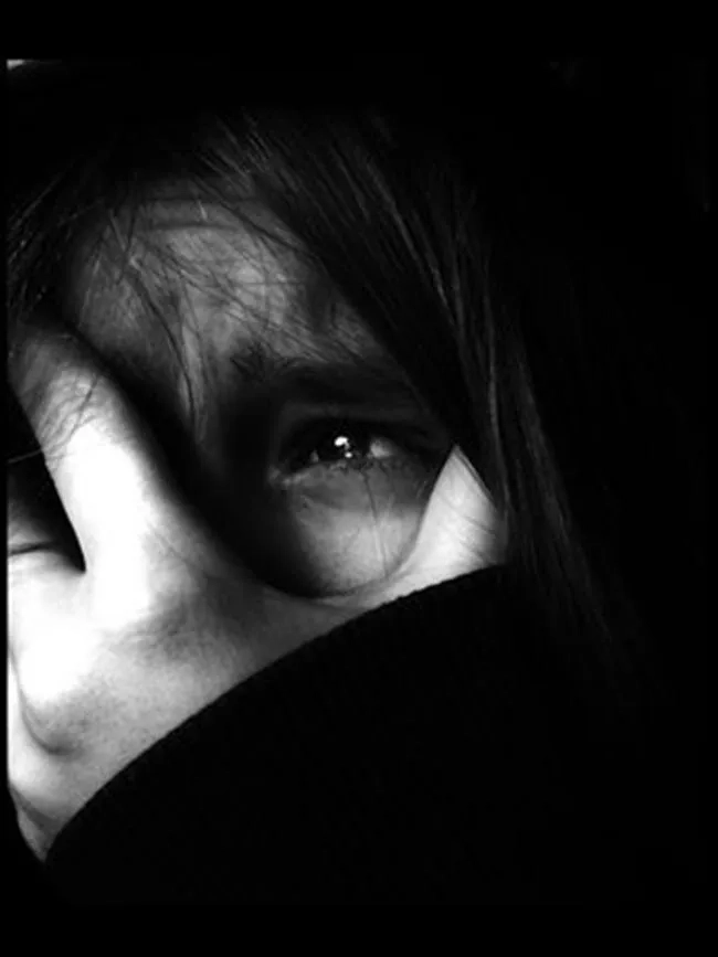 Ngắm hình ảnh người phụ nữ buồn khóc mới