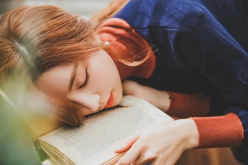 Khám phá hình nữ buồn khóc đẹp buồn