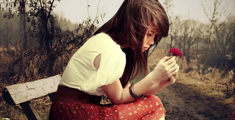 Tải hình avatar buồn nữ miễn phí