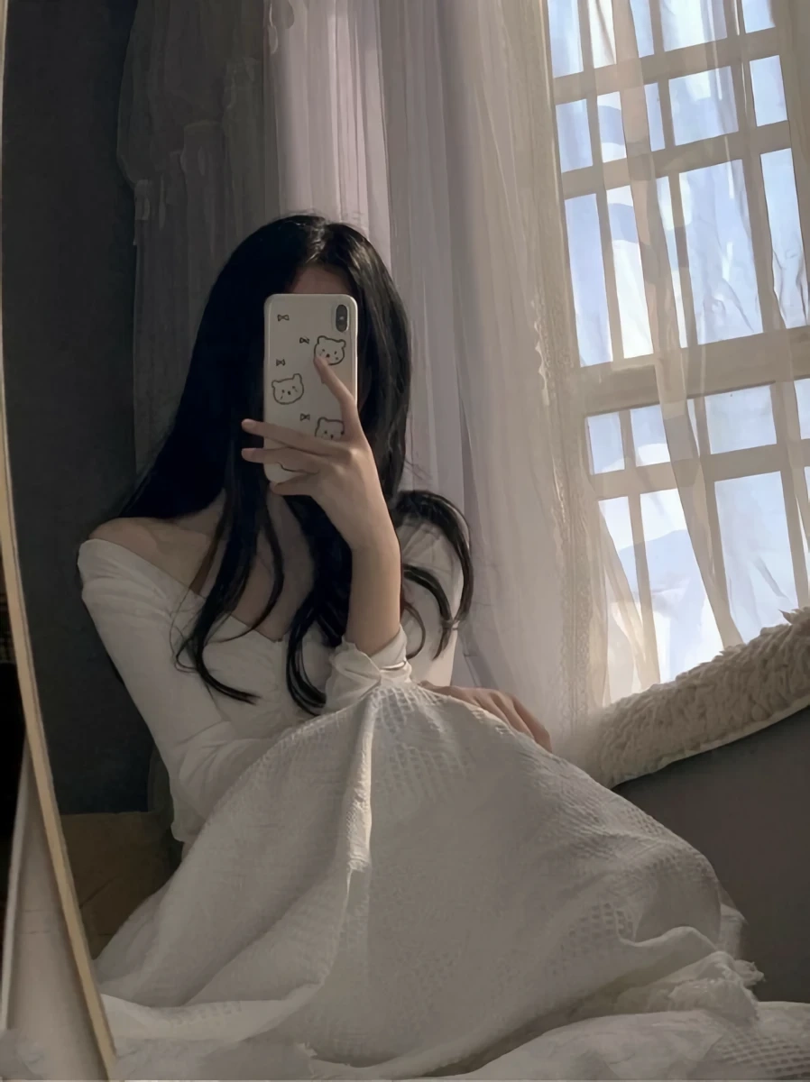 Khám phá gái đẹp tóc ngắn che mặt style trẻ trung năng động