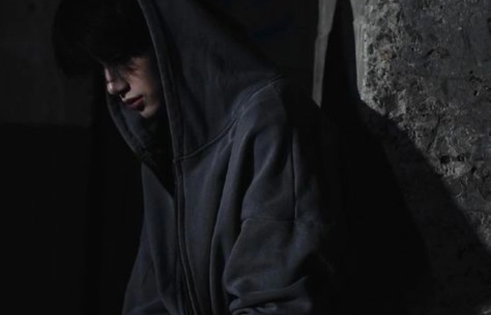 Đổi sang avatar ảnh cô đơn khi cảm thấy lạc lõng