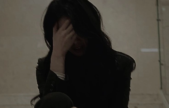 Sử dụng hình avatar buồn cho con gái để chia sẻ