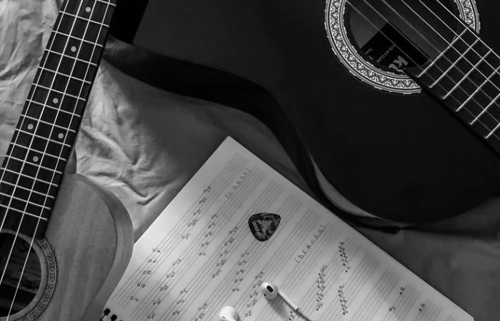 Sử dụng hình ảnh avatar buồn để thể hiện cảm xúc