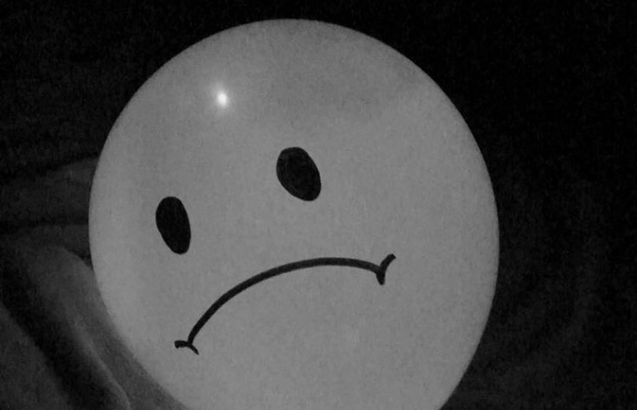 Chọn hình ảnh avatar buồn cho nữ khi buồn