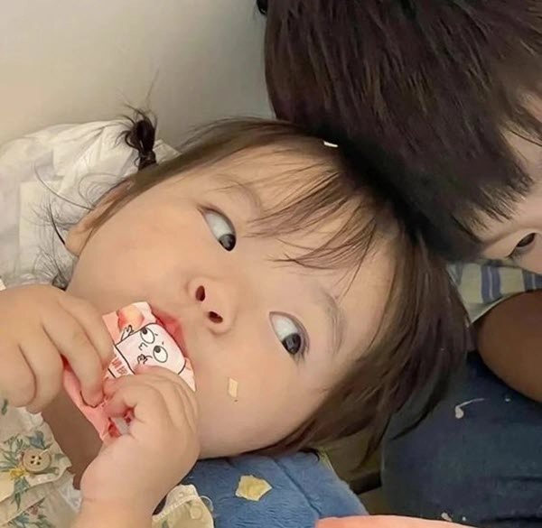 Tải ngay avatar em bé hàn quốc siêu xinh