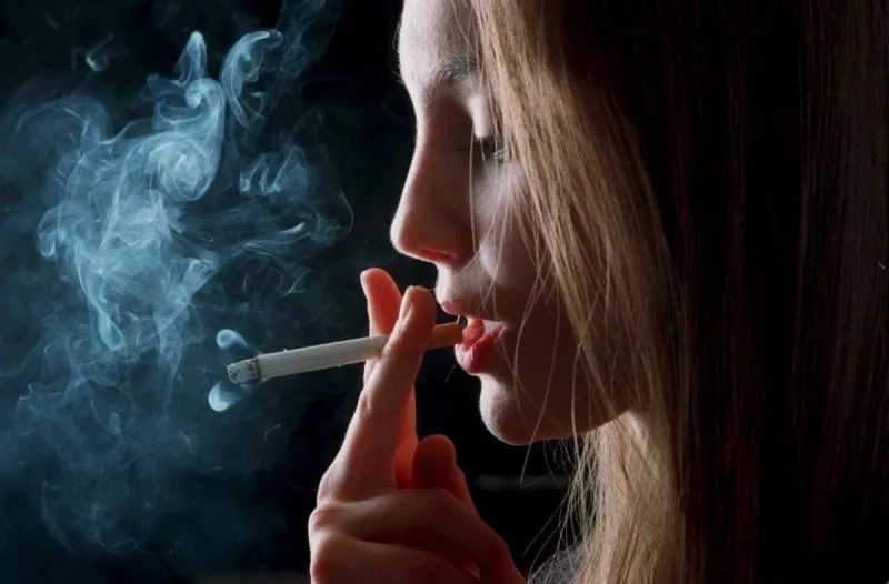 Sở hữu avatar ảnh con gái hút thuốc buồn lạ mắt