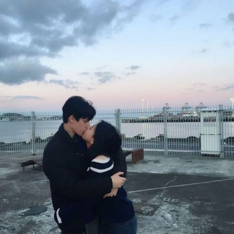 Cùng ngắm hình ảnh cặp đôi yêu nhau lãng mạn cực xinh