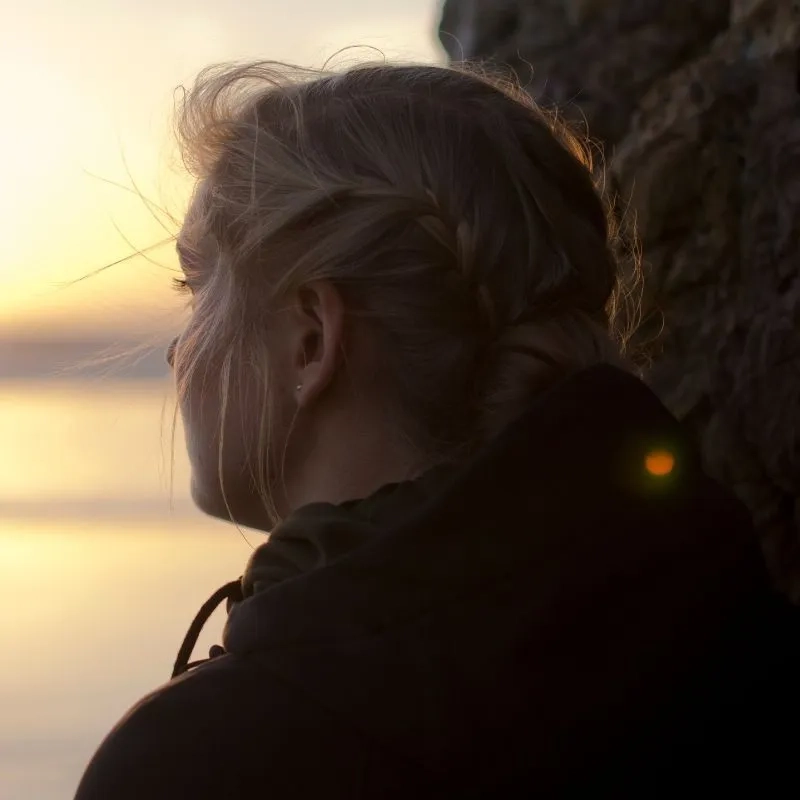 Cập nhật avatar cô đơn ảnh buồn miễn phí