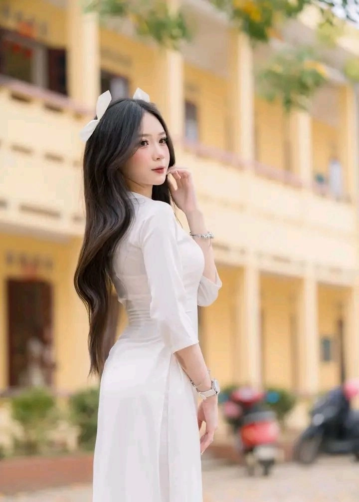 Chia sẻ ảnh đẹp áo dài trắng nữ sinh duyên dáng