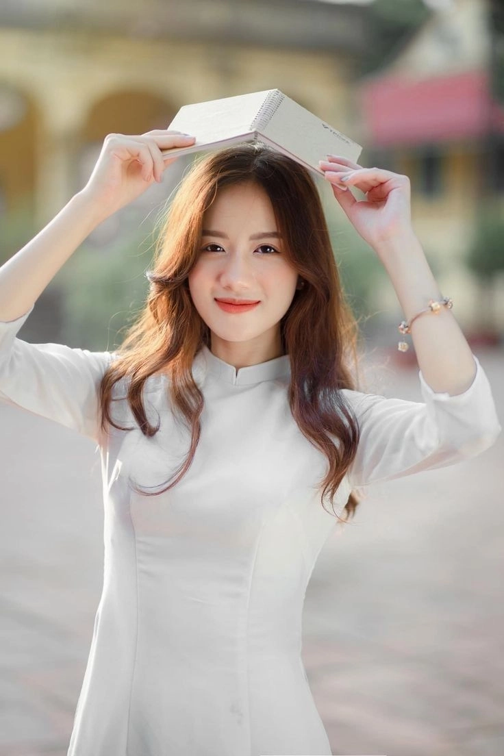 Tuyển chọn hình nữ sinh mặc áo dài trắng đẹp tự nhiên