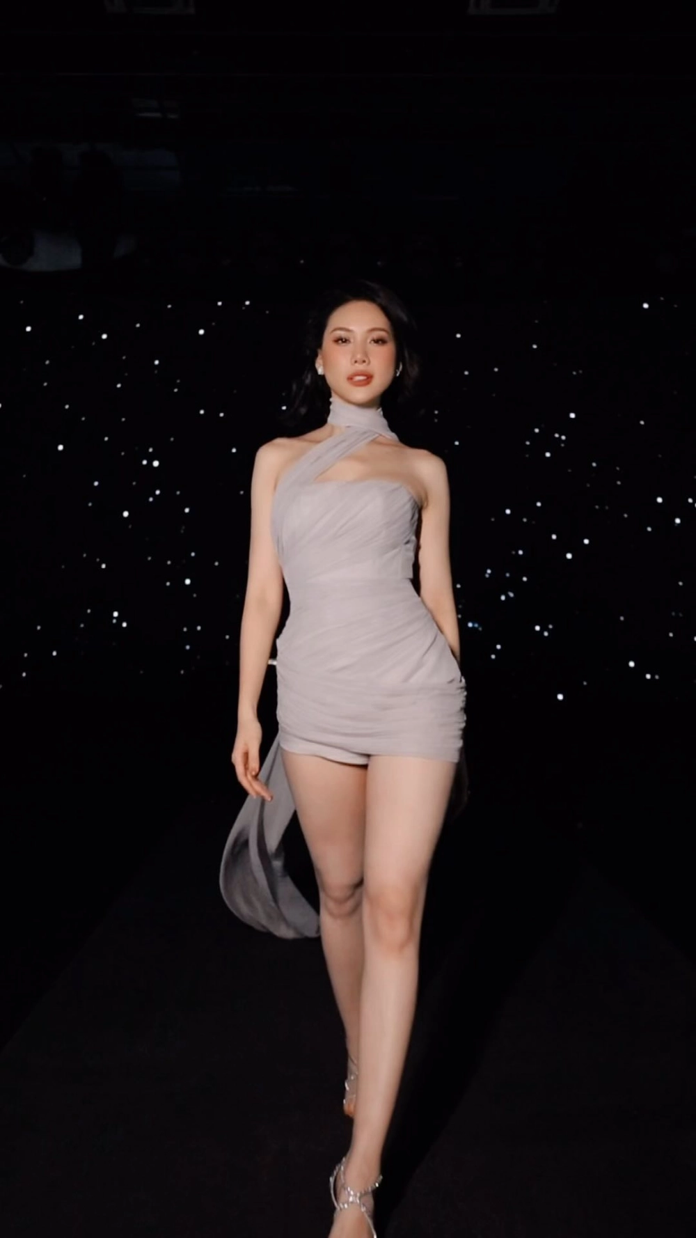 Ảnh avatar gái xinh sáng rực khiến tim thổn thức