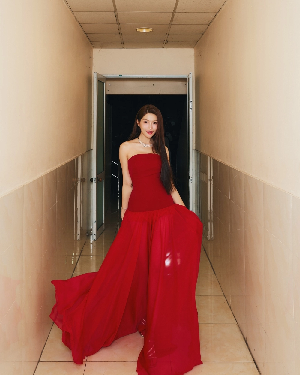 Không thể rời mắt trước cute hình ảnh gái đẹp tóc dài dịu dàng