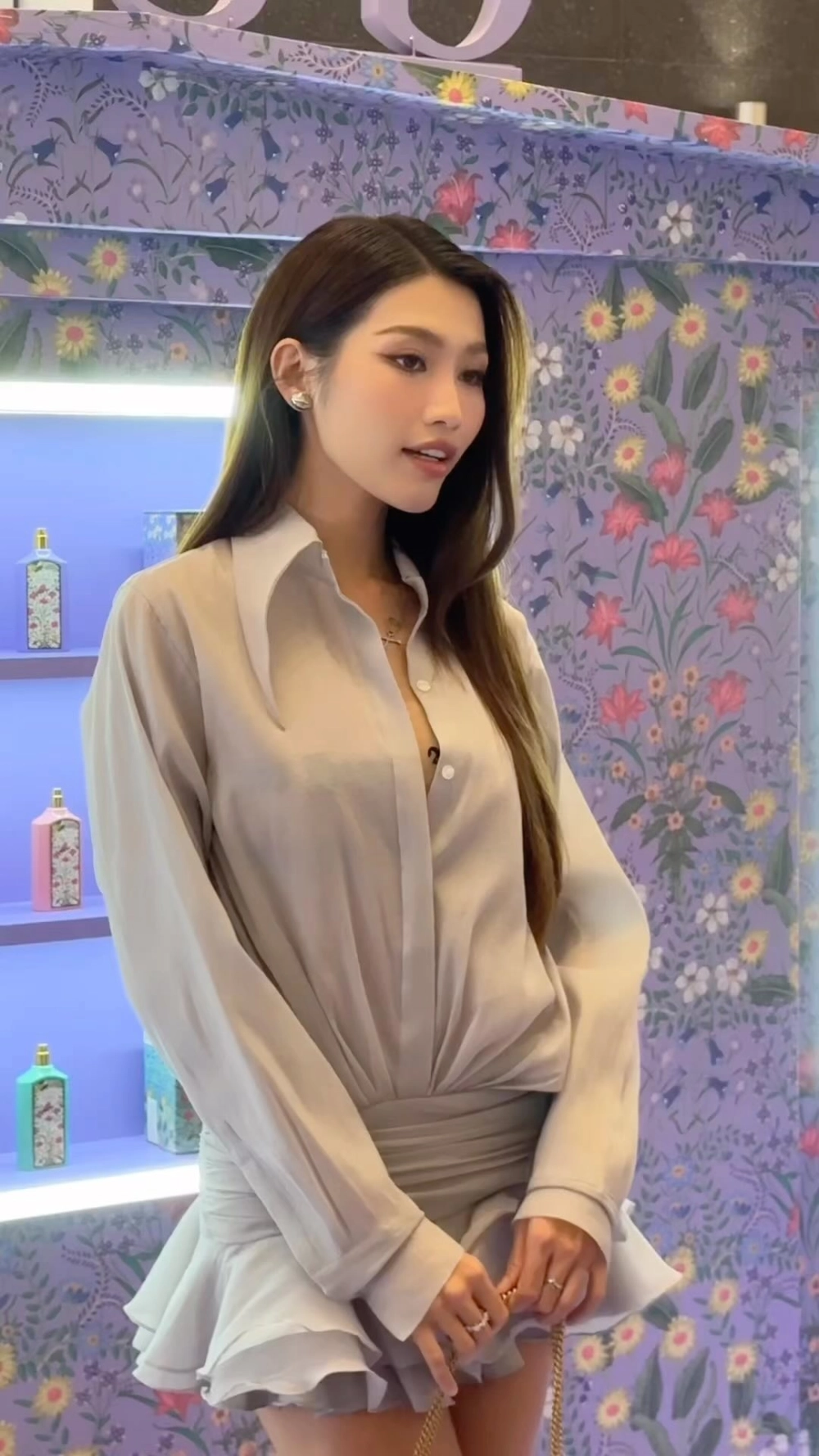 Khoảnh khắc duyên dáng của MC Chế Nguyễn Quỳnh Châu