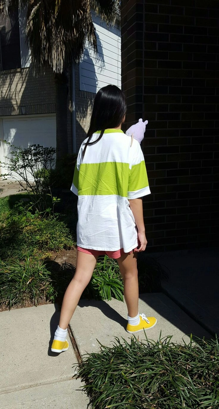 Chihiro cosplay Spirited Away là biểu tượng Ghibli kinh điển