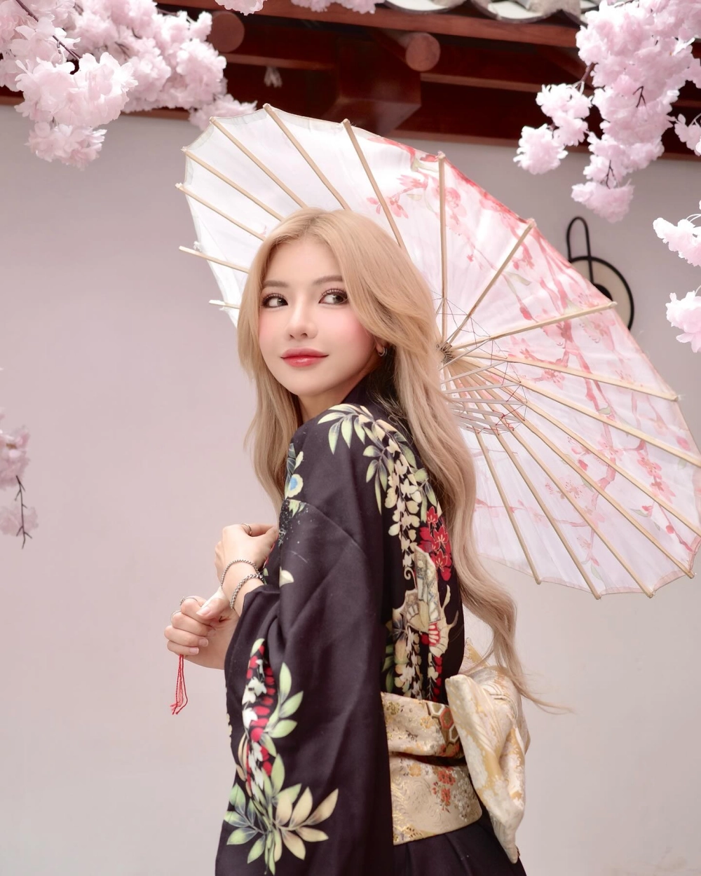 Tình chị em vui nhộn qua anh trai say hi CiiN