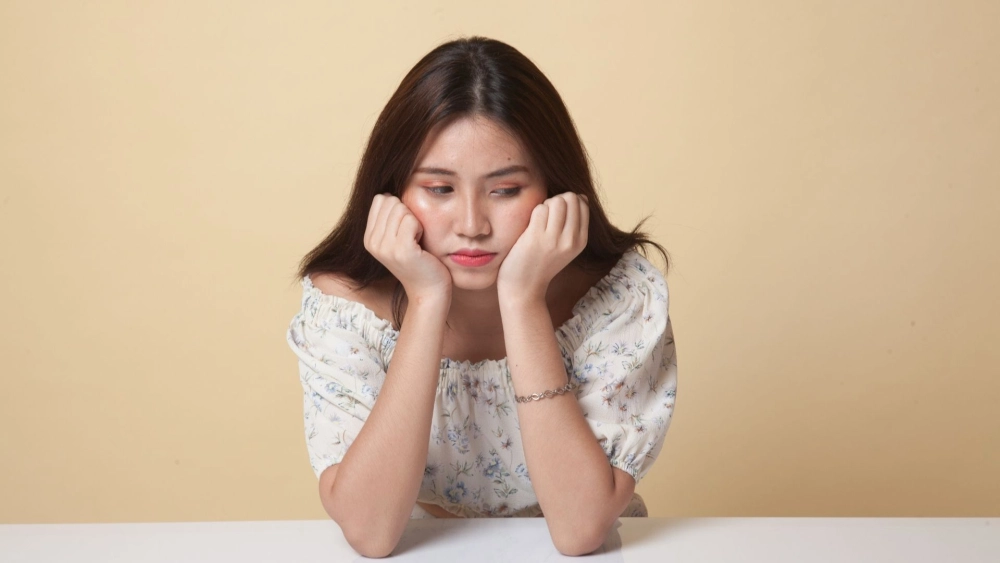 Mệt mỏi dồn nén trong khóc hình ảnh buồn mệt mỏi con gái