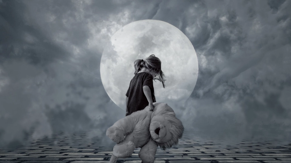 Đặt cảm xúc lên trang cá nhân với ảnh bìa tâm trạng buồn con gái