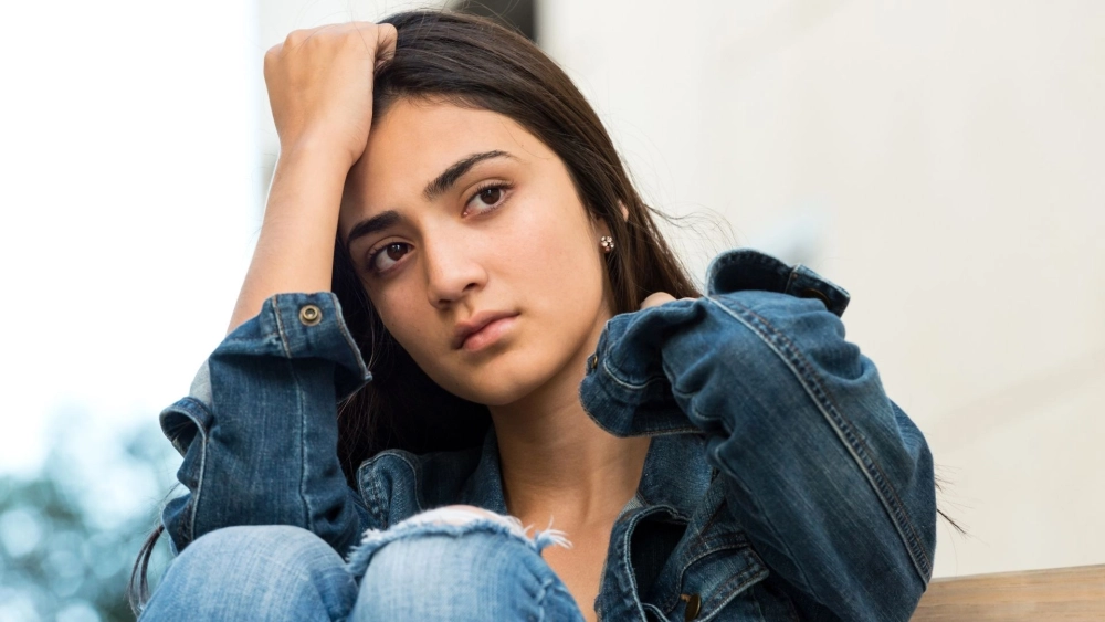 Cô đơn hiện rõ trong con gái buồn con gái khóc ảnh buồn