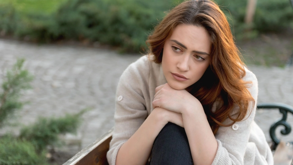 Mỗi khung hình là nỗi lòng trong tâm trạng hình ảnh buồn mệt mỏi con gái