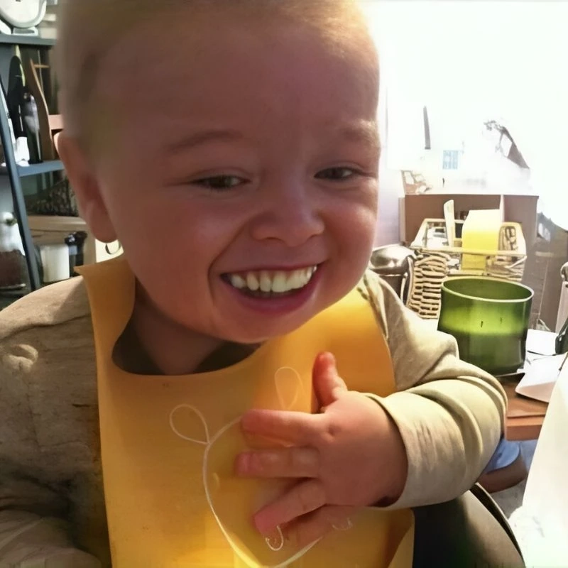 Cảm xúc hỗn tạp trong meme vừa cười vừa khóc