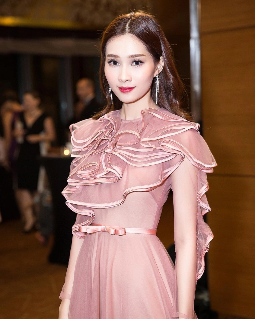 Ngọt ngào cùng hình nền gái đẹp dễ thương cho điện thoại cực xinh