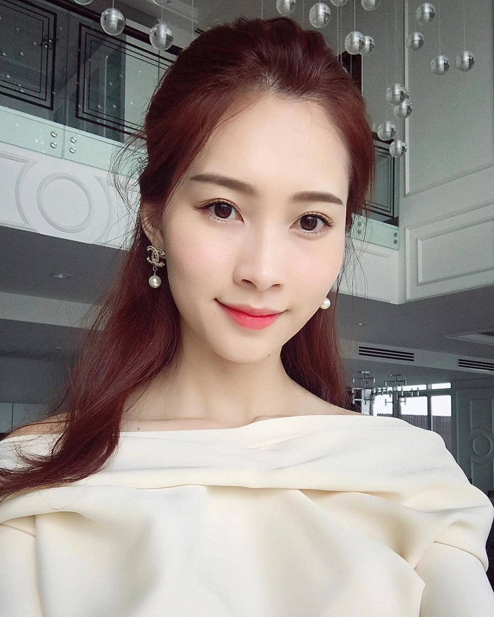 Cá tính cùng hình nền gái đẹp ngầu cho điện thoại hot trend