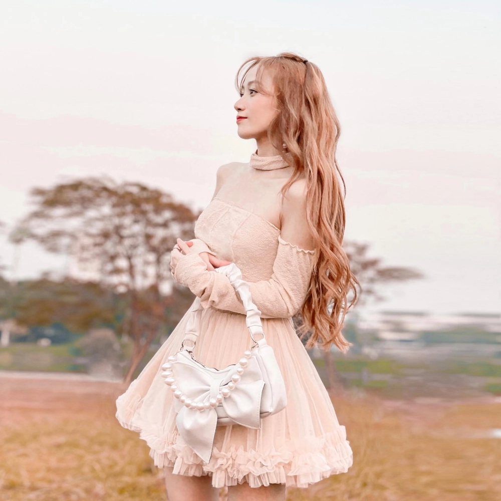 Góc ảnh đẹp bảo đảm lượt like khi Tik Tok ảnh Đào Lê Phương Hoa