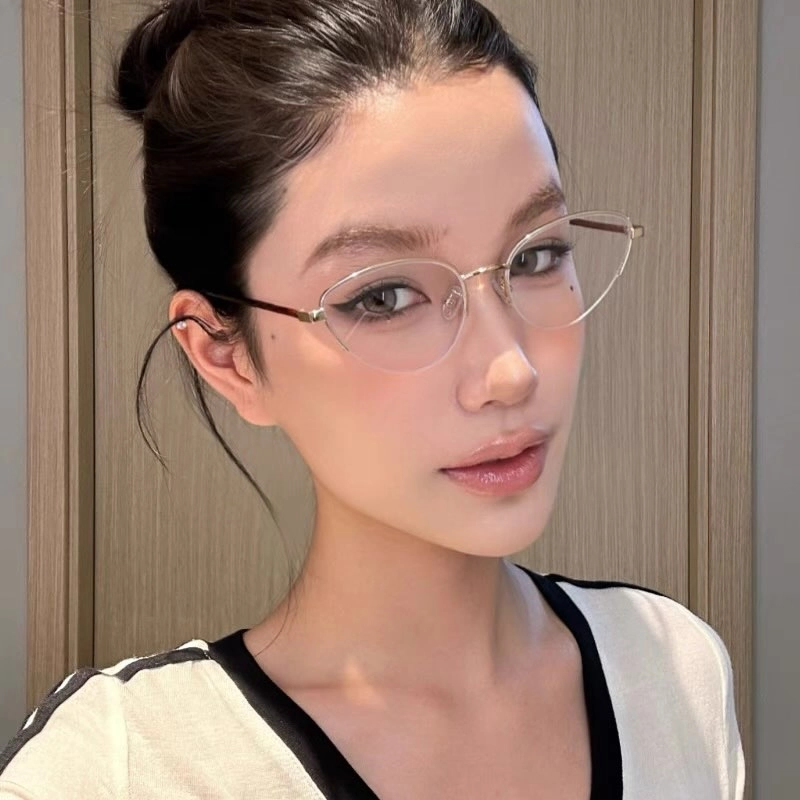 Chất lừ với những ảnh gái xinh ngầu đeo kính phá cách