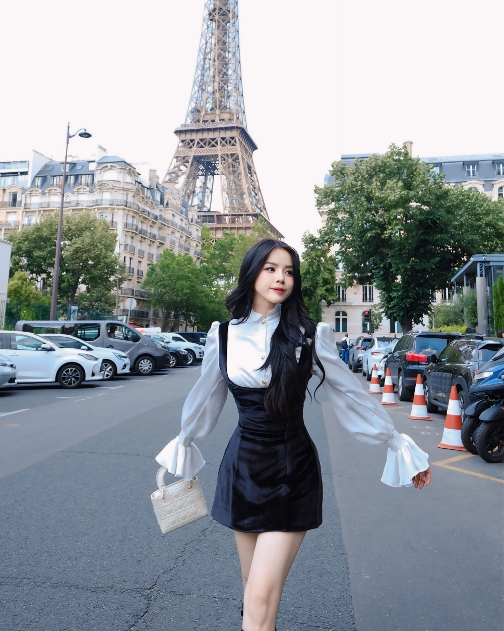 Tải về hình nền phô mai que con gái cho máy tính cực dễ thương