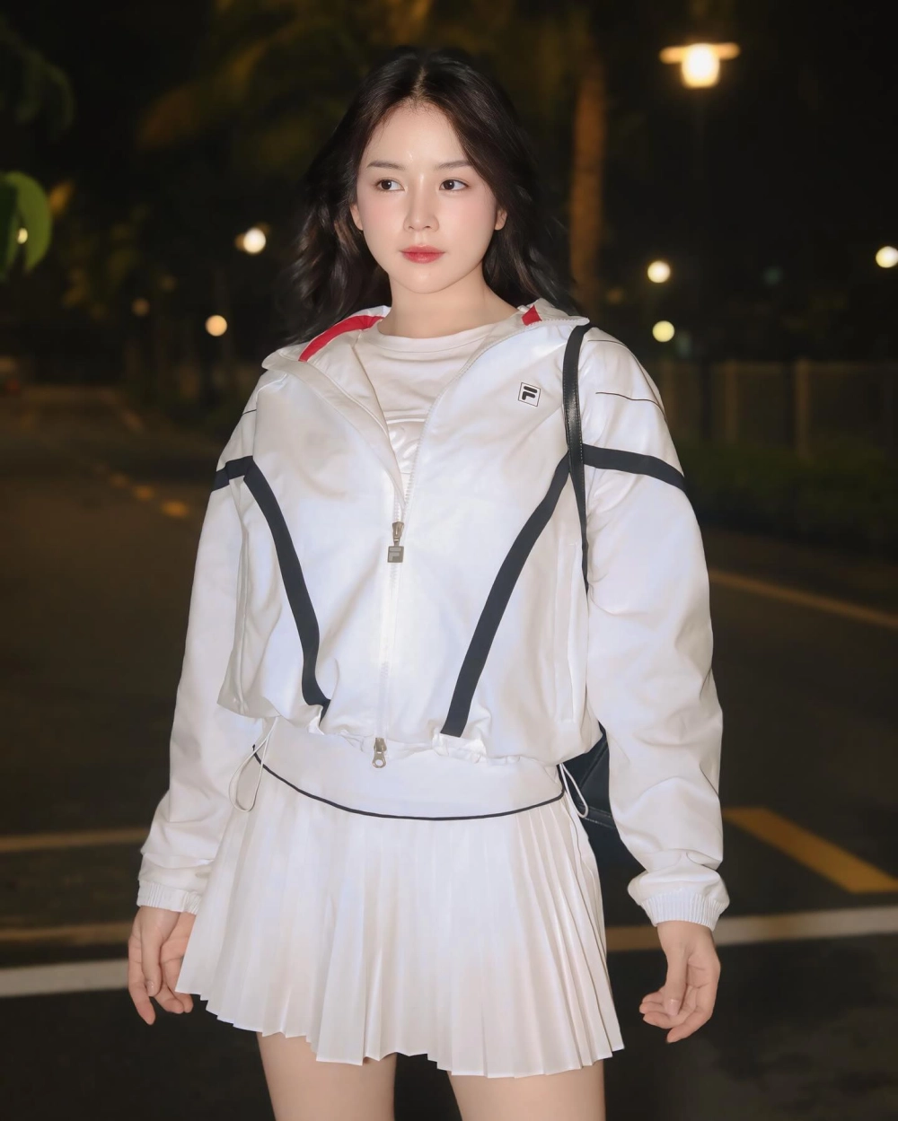 Góc cận mặt nổi bật hỏi DJ Mie tên thật