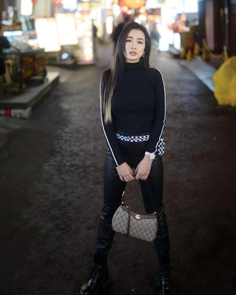 Visual hút mắt khiến fan hỏi giá thuê DJ Trang Moon