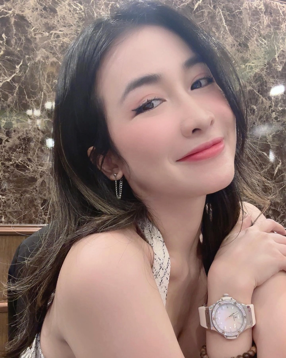 Không khí vũ trường bùng nổ cùng nhạc sàn DJ Trang Moon