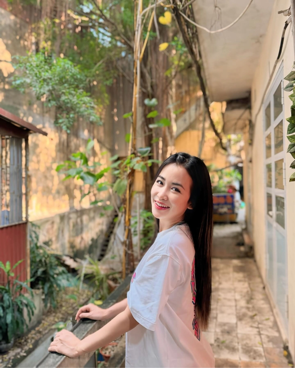 Sân khấu sôi động cuốn hút tại DJ Trang Moon new phuong dong