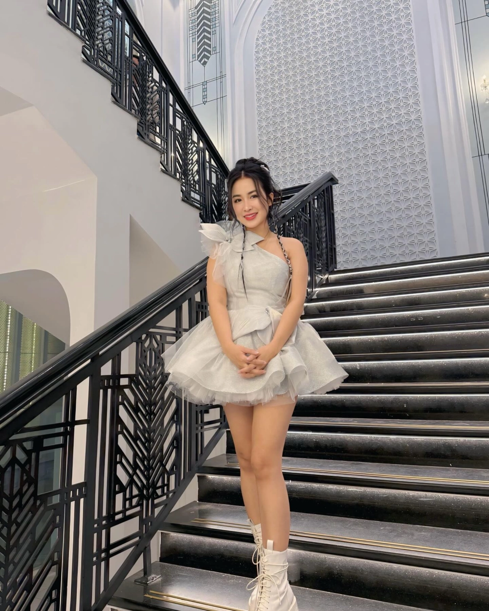 Visual ấn tượng trong buổi diễn mở màn DJ Trang Moon 2025