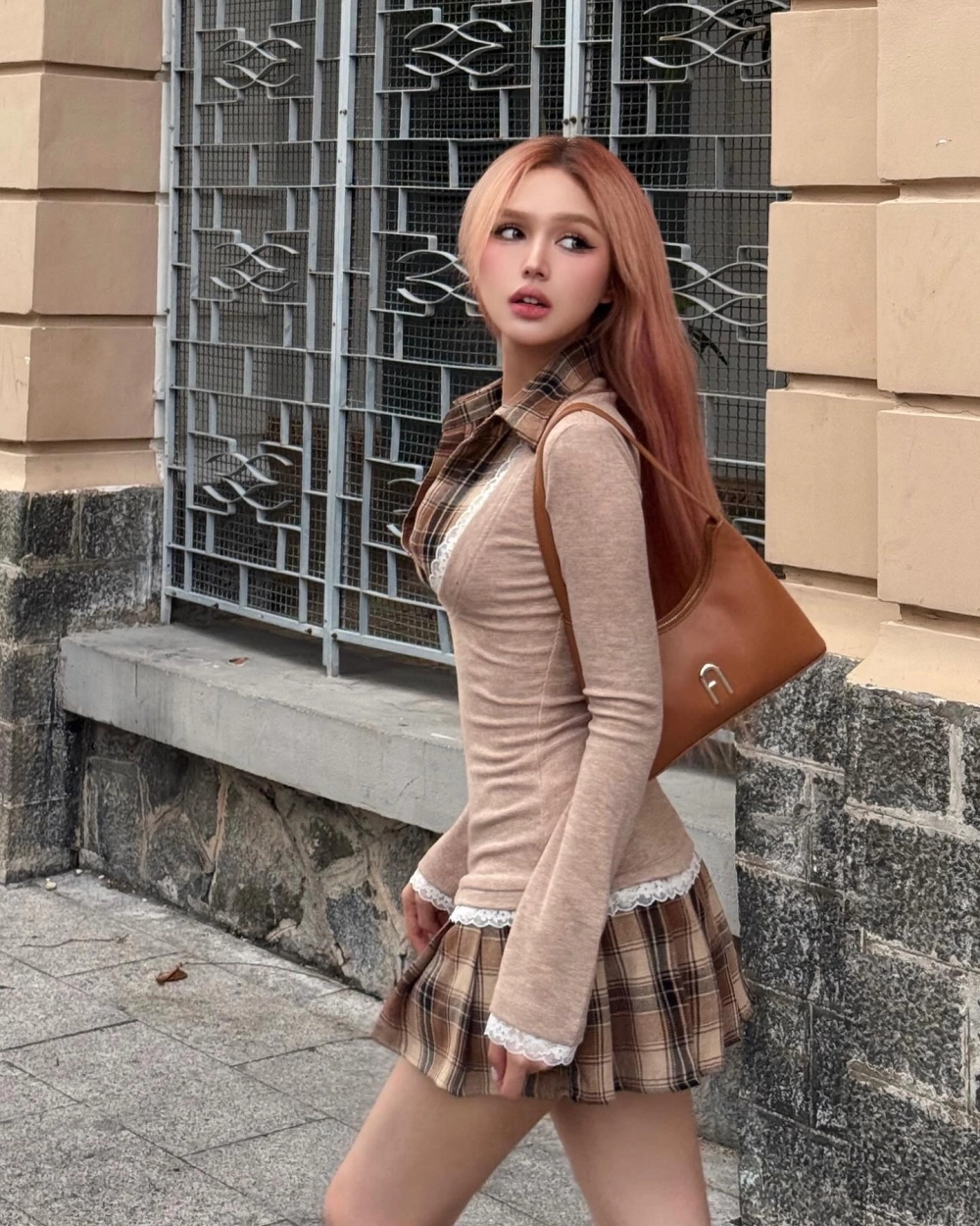 Tươi mới mỗi ngày với hình ảnh cô gái văn phòng trẻ trung