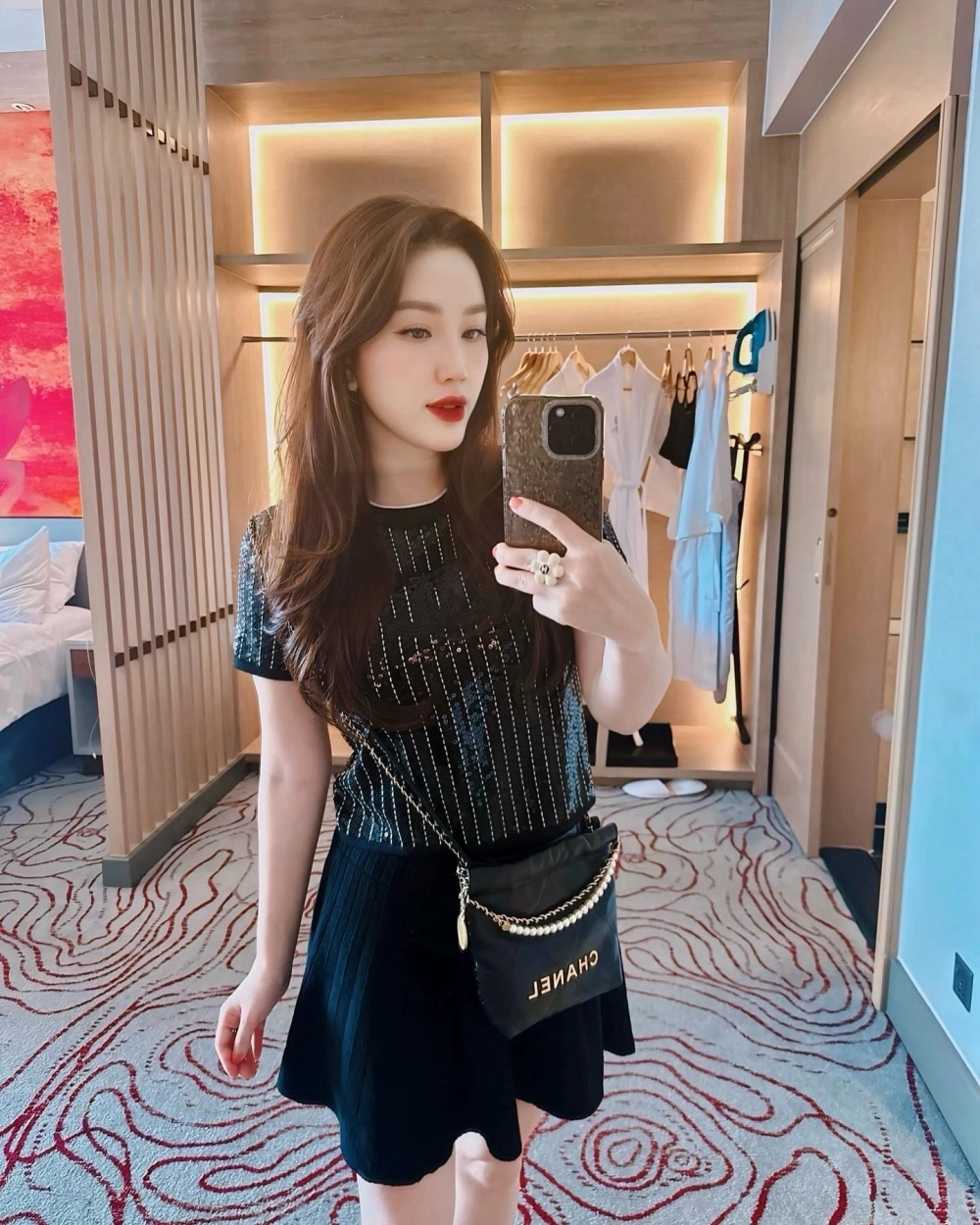 Nhẹ nhàng thanh thoát qua ảnh gái văn phòng với trang phục màu pastel