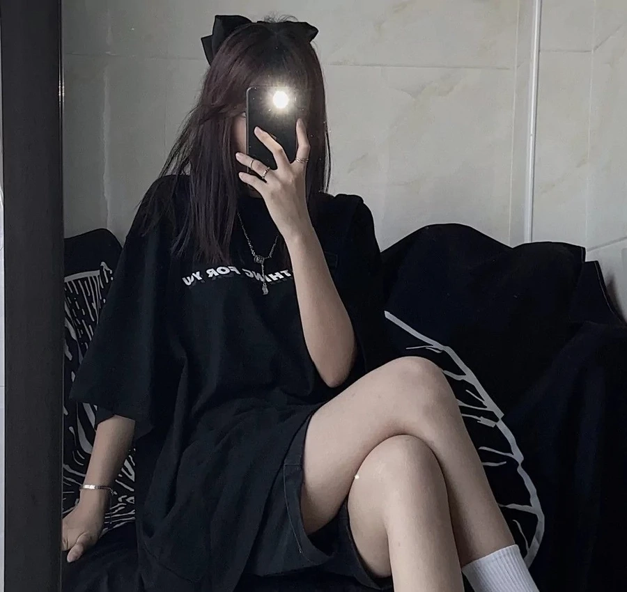 Thử ngay hình nền cô gái anime ngầu chất