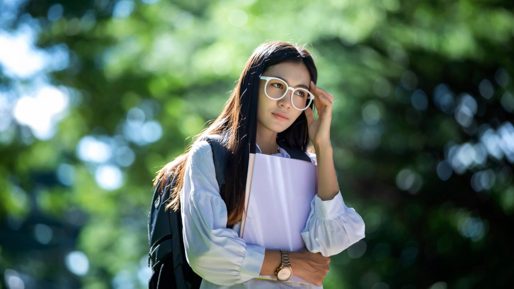 Top trending với ảnh mạng gái xinh đeo kính