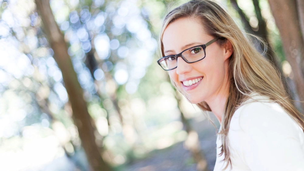 Đắm say thế giới ảnh cô gái cute đeo kính anime