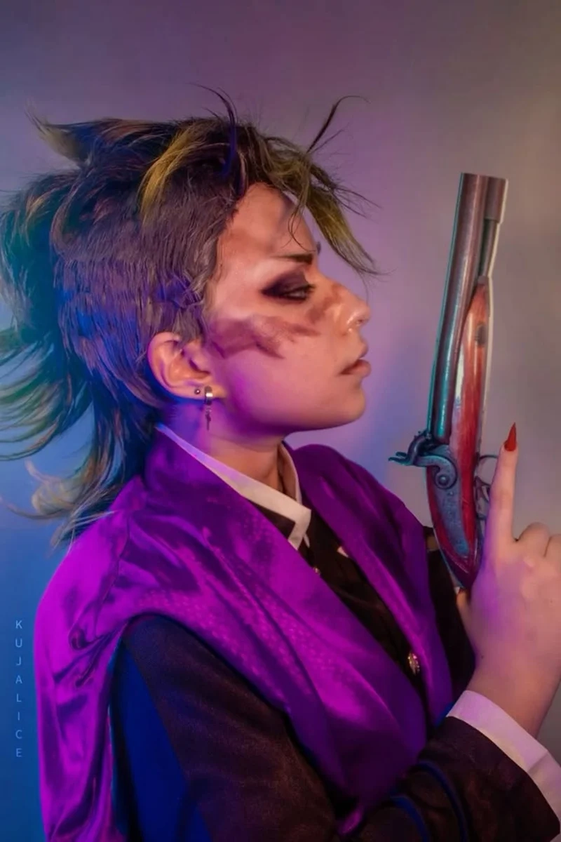 Genya Demon Slayer cosplay tái hiện thần thái cuốn hút