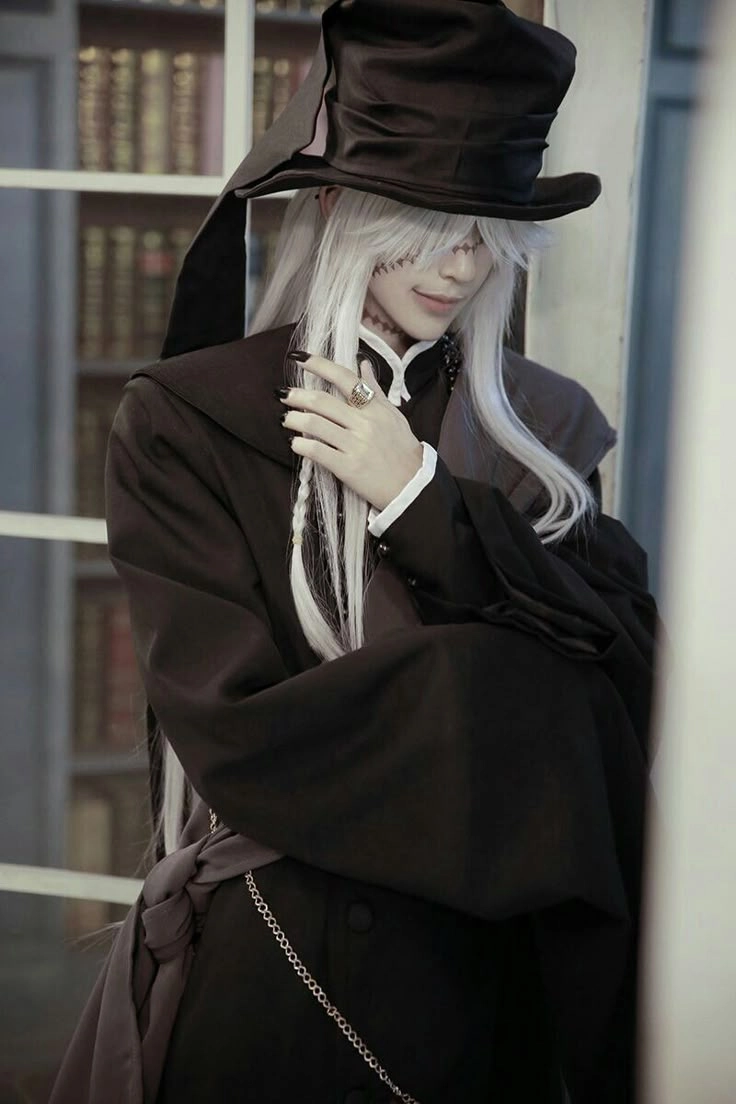 Gin Conan cosplay chuẩn đến từng chi tiết mái tóc