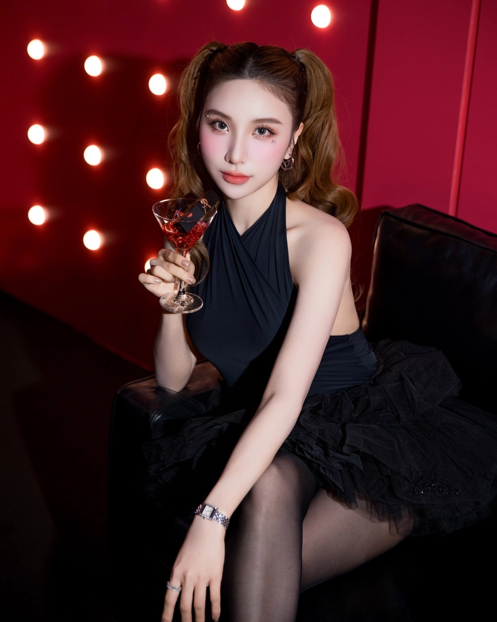 Visual sáng tạo trong video Hạnh Sino TikTok